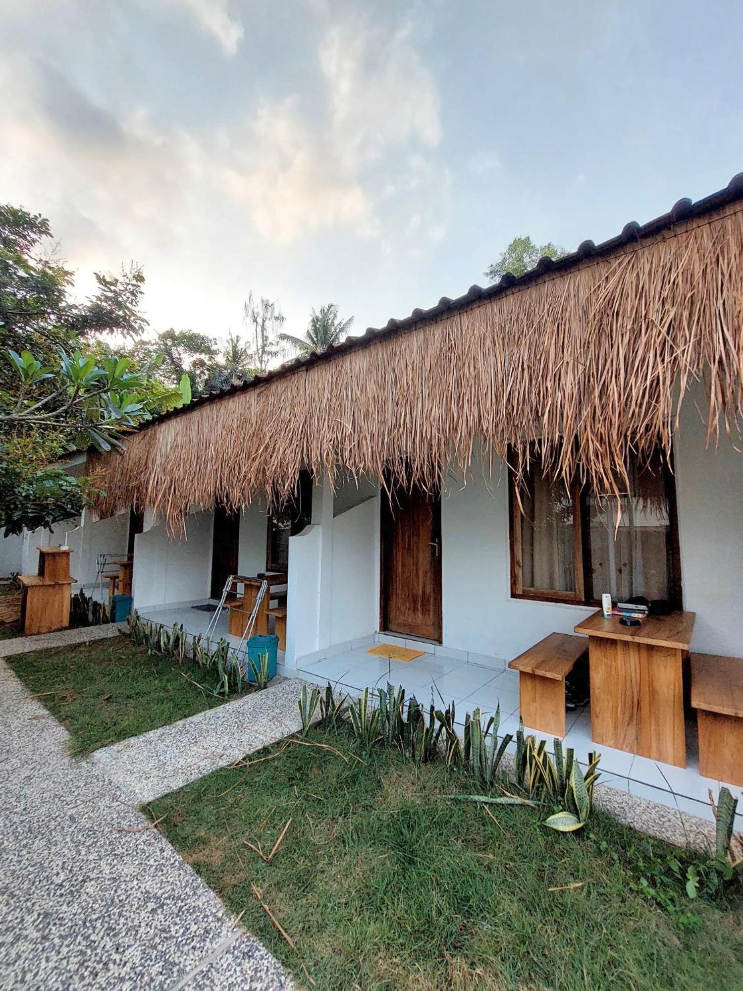Tiga Spies Hostel Kuta  Buitenkant foto